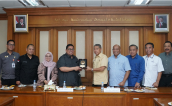 Foto bersama Bawaslu dan Kwarnas Pramuka