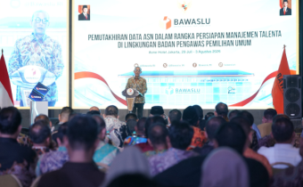 Sekjen Bawaslu RI pada saat Memberi Kata Sambutan