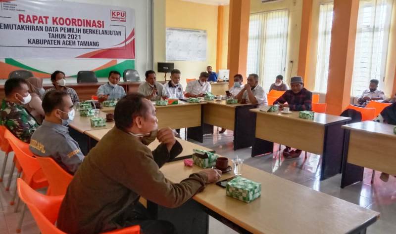 Rapat koordinasi rekapitulasi Daftar Pemilih Berkelanjutan (DPB) bulan Juni 2021 tingkat Kabupaten&nbsp; di kantor Komisi Independen Pemilihan (KIP) Aceh Tamiang, Rabu 30 Juni 2021